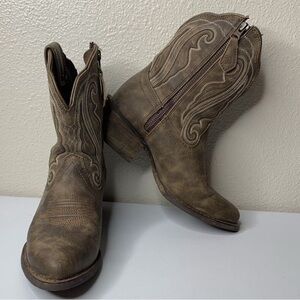 Durango Brown Western Ankle Boots
8” Size 7M
Cowboy Cowgirl Boots